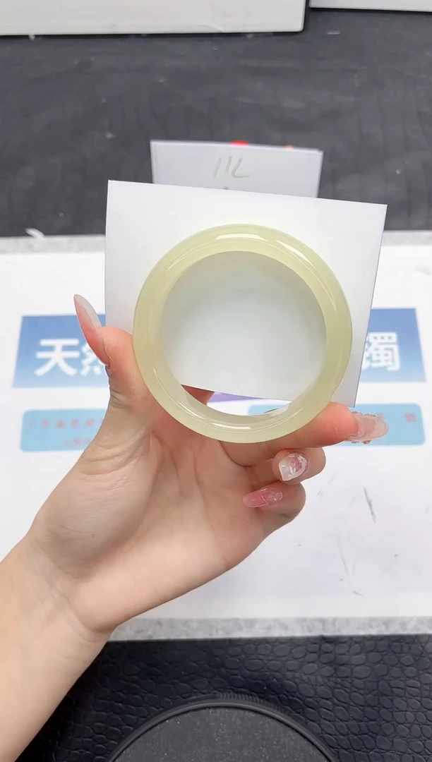 【闪购商品】石英质玉手镯未镶嵌186-57