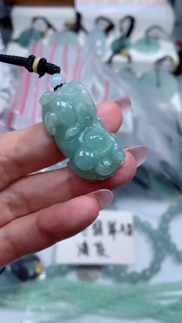 颈饰未镶嵌翡翠吊坠