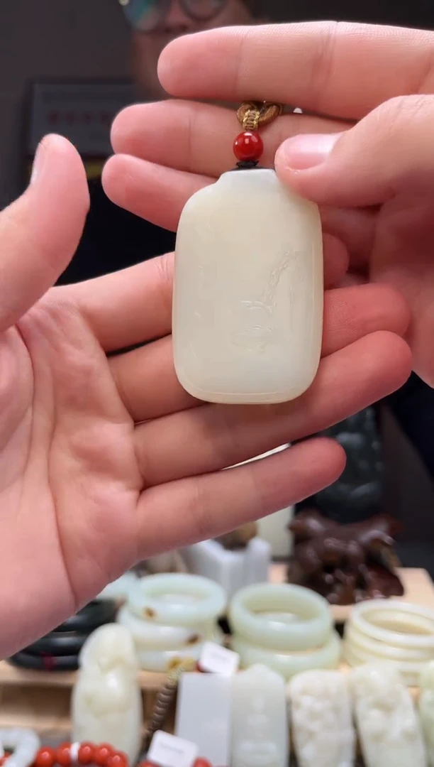 颈饰未镶嵌和田玉吊坠