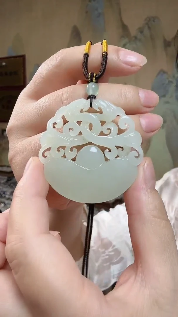 颈饰未镶嵌和田玉.