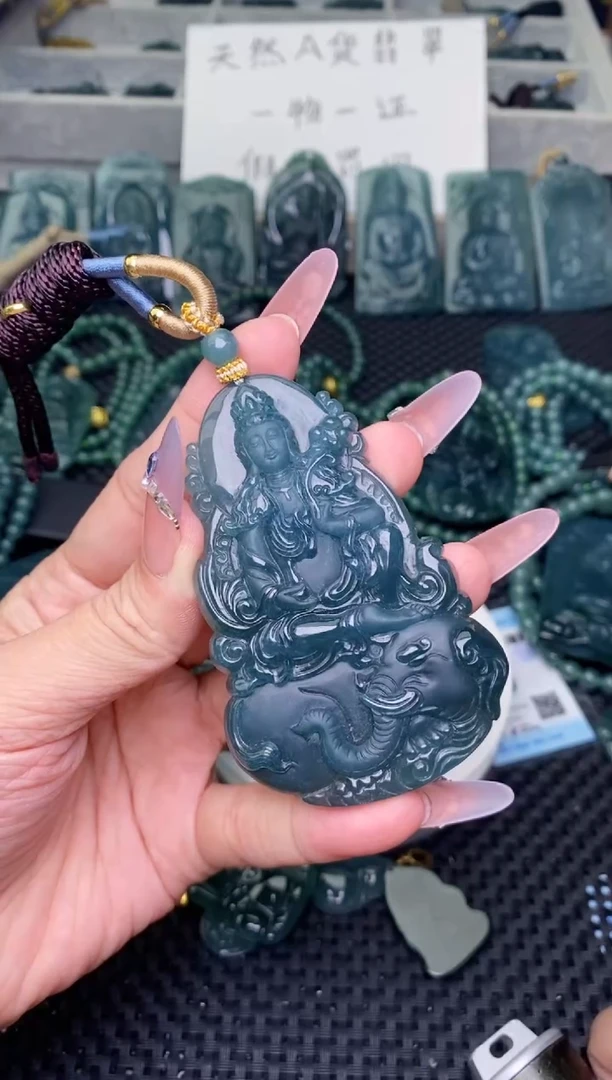 翡翠未镶嵌颈饰