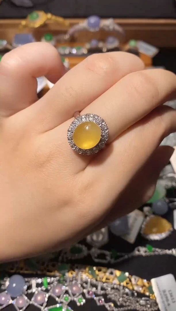 翡翠戒指18K金镶嵌翡翠