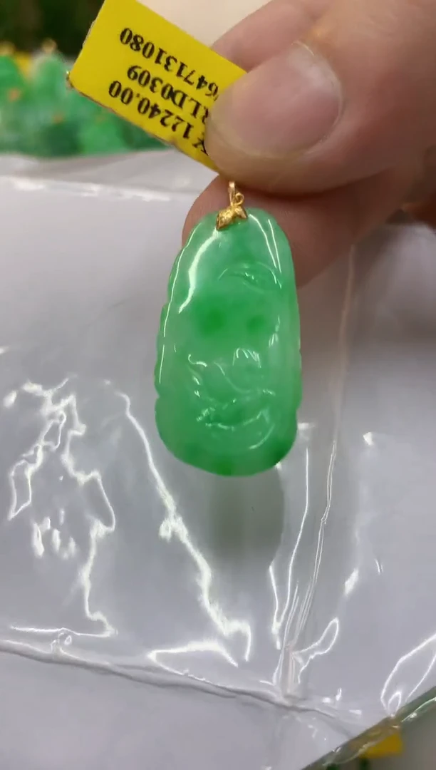 翡翠18K金镶嵌颈饰挂件