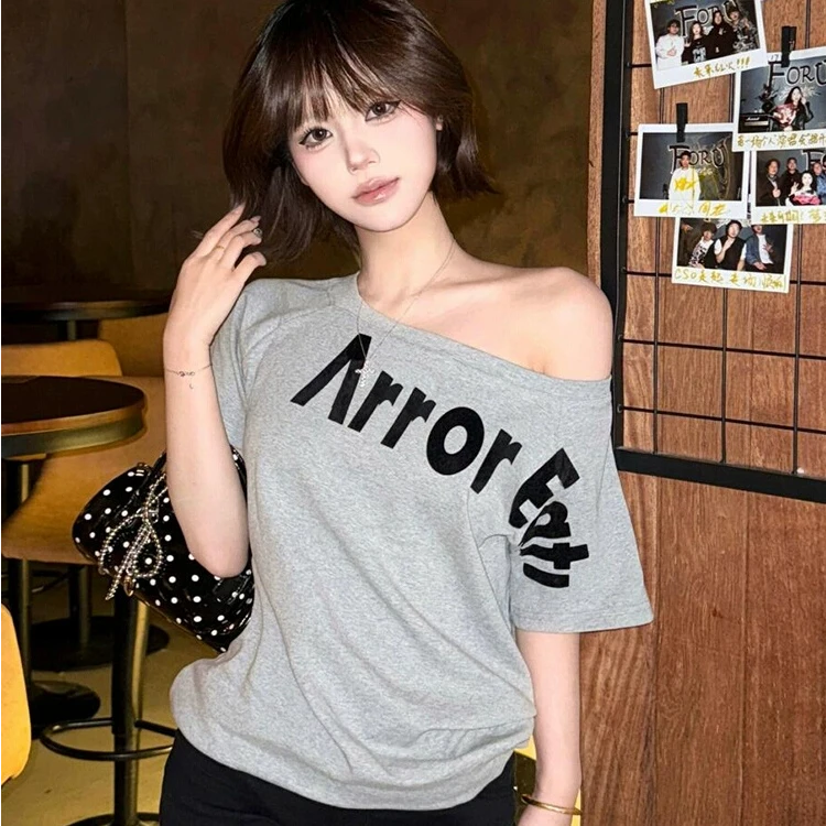 美式复古斜肩短袖女夏季字母印花百搭灰色t恤宽松辣妹露肩上衣潮