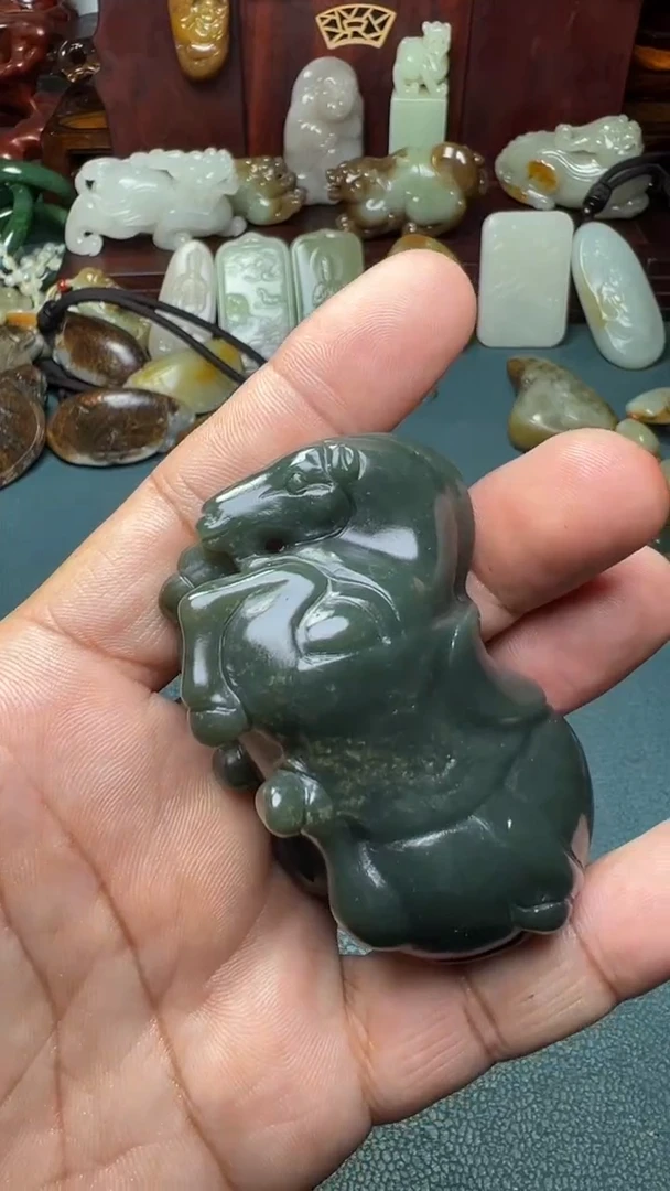 未镶嵌和田玉把件-