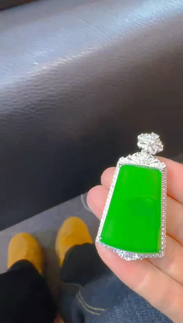 吊坠(赠链)银S925镶嵌翡翠天然A货翡翠