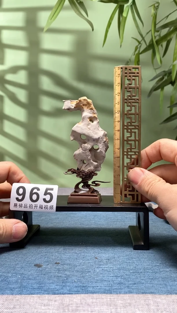 【闪购商品】树脂制品底座 石头是青州玲珑石965号