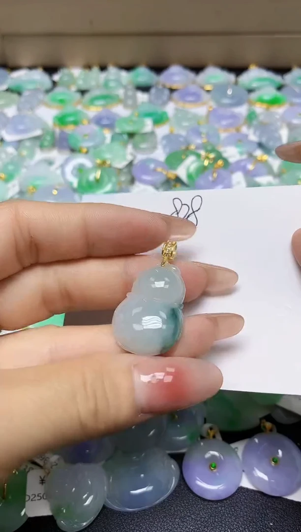 翡翠未镶嵌颈饰 天然缅甸翡翠A货