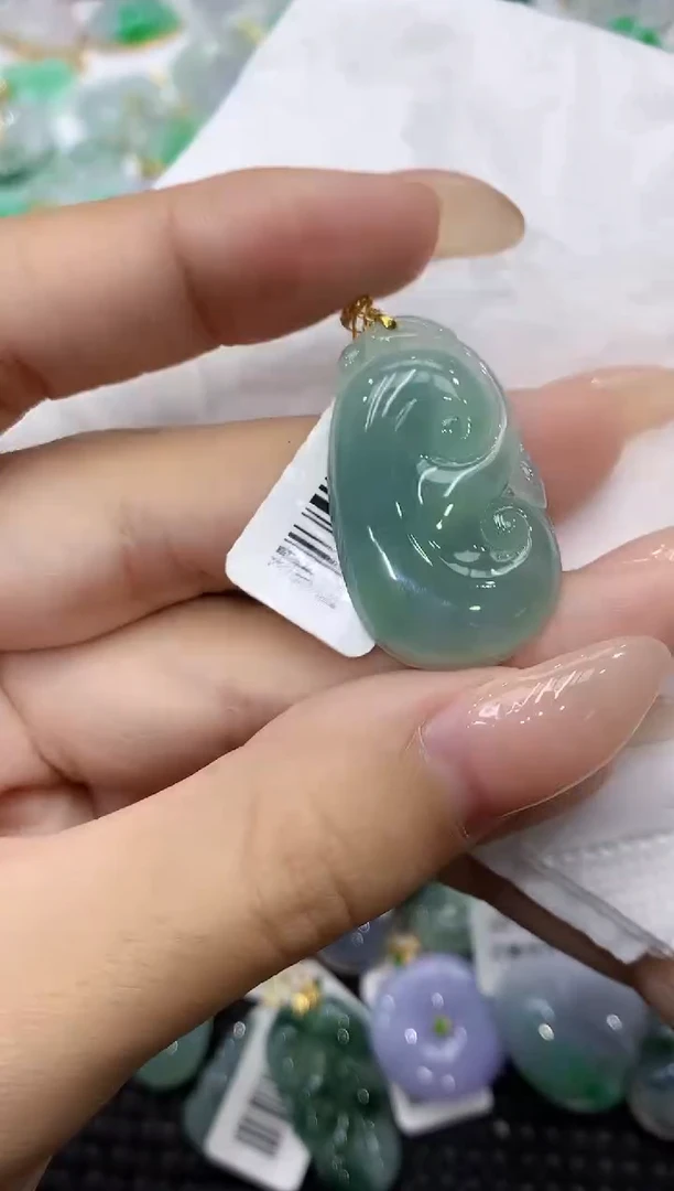 颈饰18K金镶嵌翡翠1111111111111