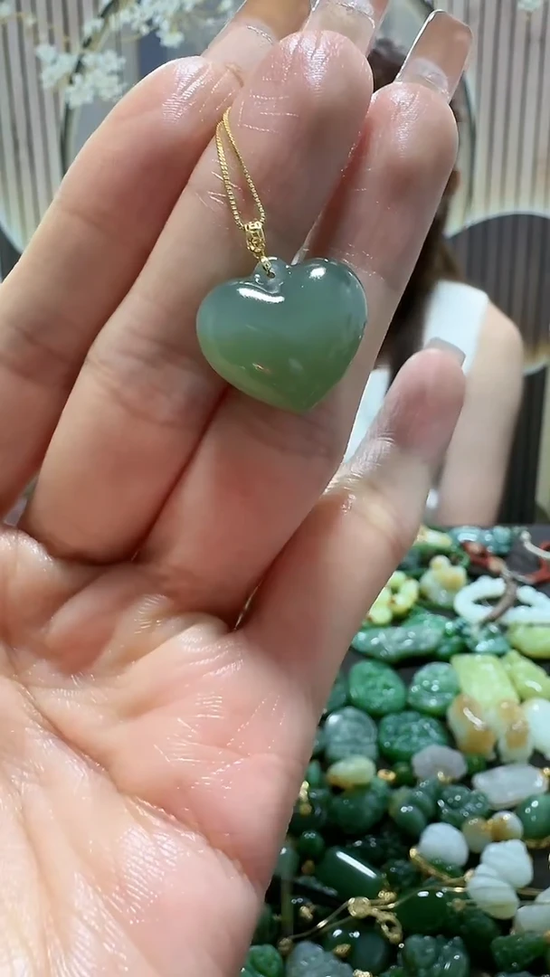 和田玉18K金镶嵌吊坠(不含链)1