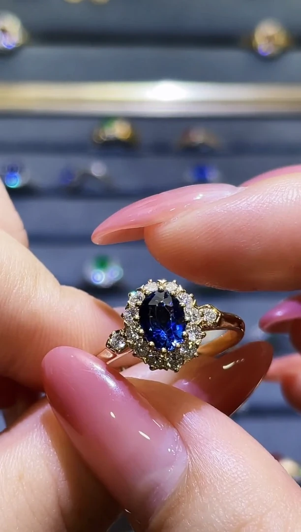 戒指蓝宝石18K金镶嵌1.09ct皇家蓝