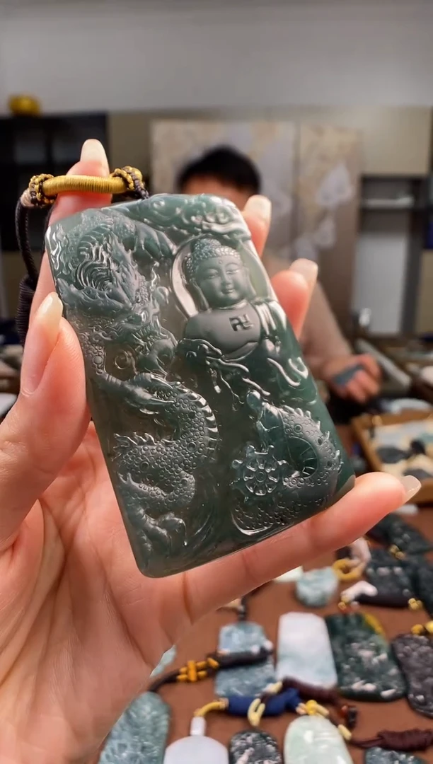 颈饰未镶嵌翡翠 多样性发其一