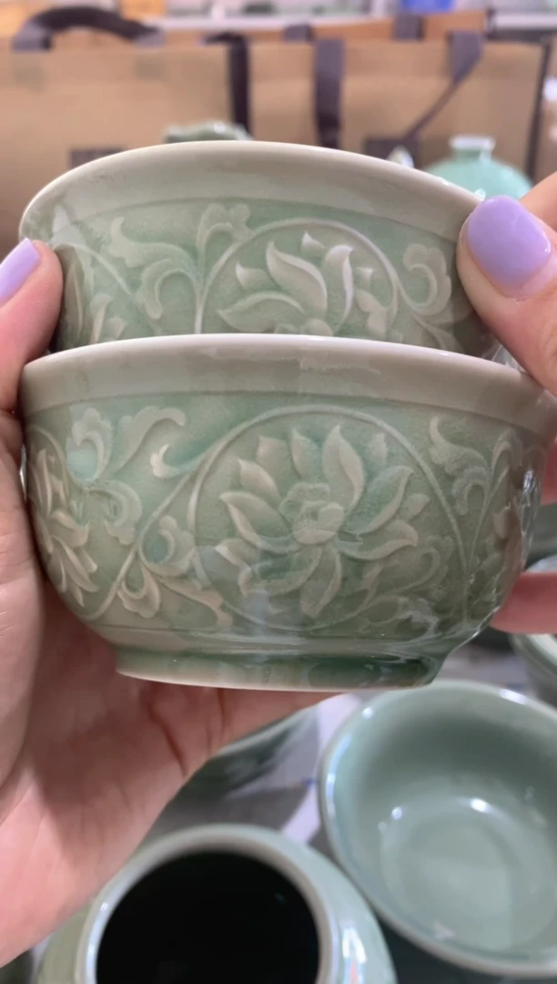 瓷片微瑕 莲纹碗【两个】色差 特价处理
