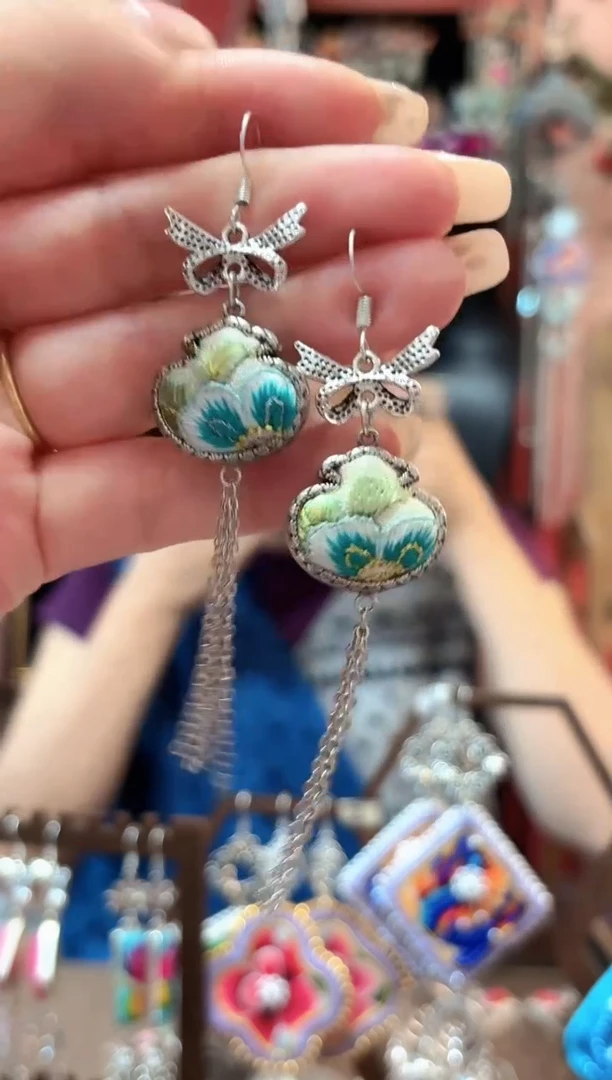 织绣云织谣民族风精美饰品   621