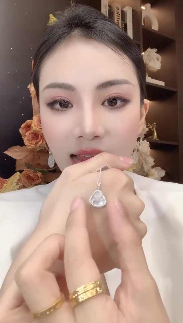 吊坠(不含链)18K金镶嵌翡翠A9 多样性发一件