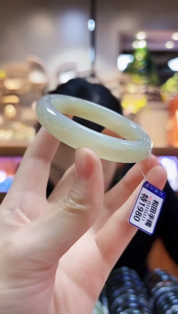 颈饰未镶嵌和田玉53.8手镯