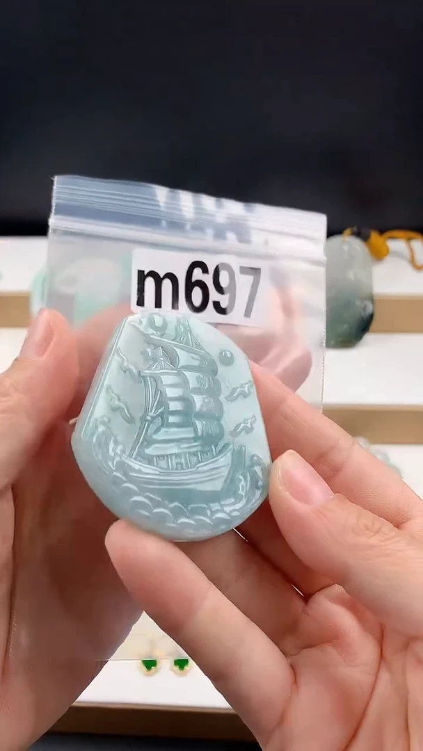 颈饰未镶嵌翡翠天然翡翠吊坠挂件