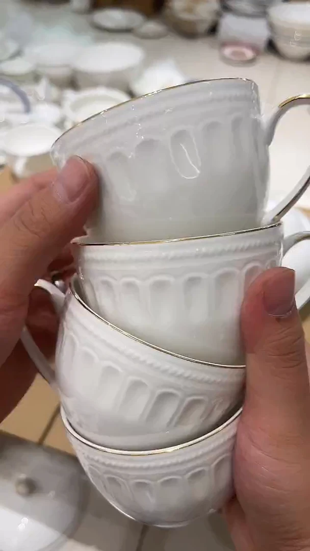 瓷杯子4个浮雕黄金边