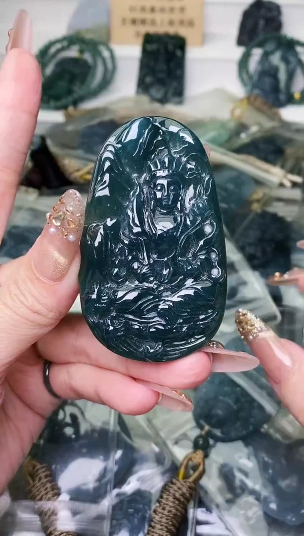 颈饰未镶嵌翡翠