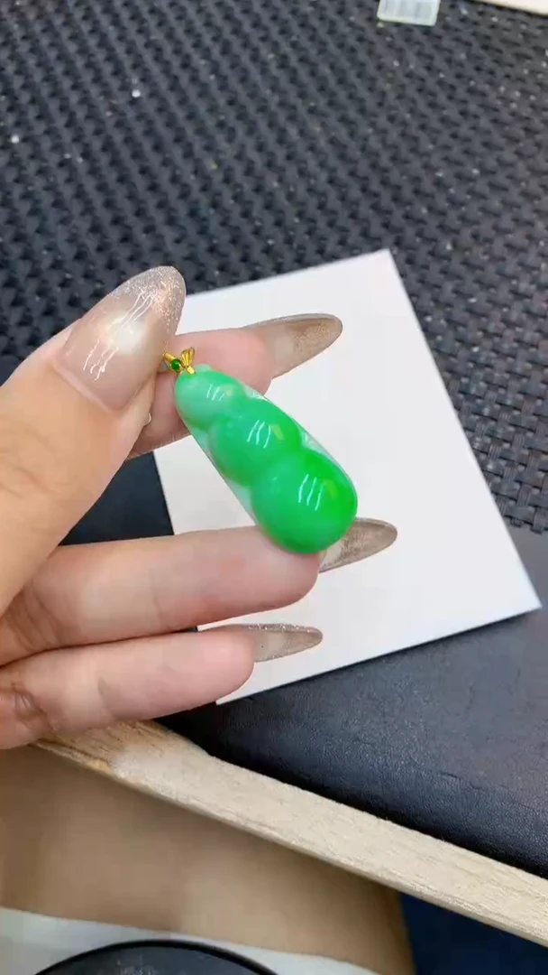 颈饰18K金镶嵌翡翠1