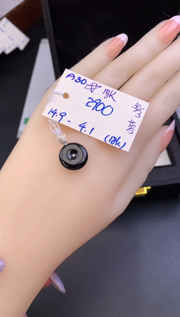 翡翠18K金镶嵌颈饰挂件