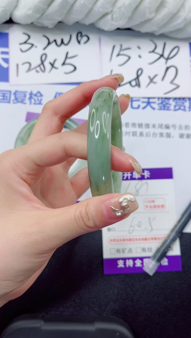 石英质玉手镯合金187-60.5