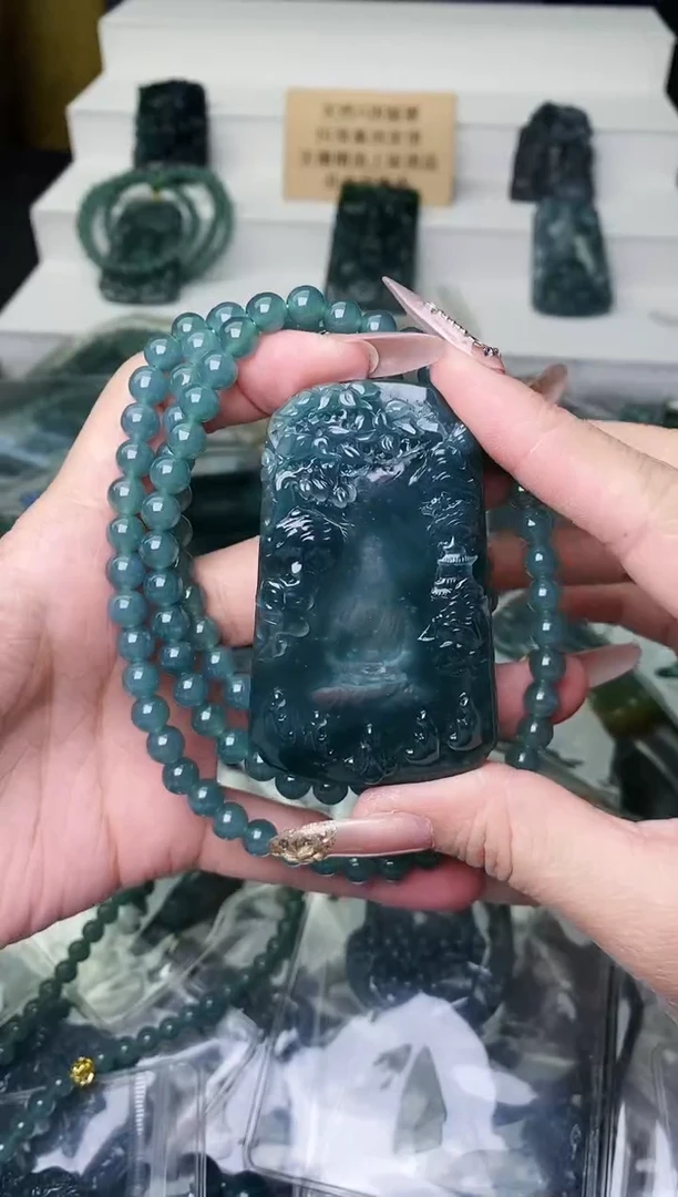 颈饰未镶嵌翡翠