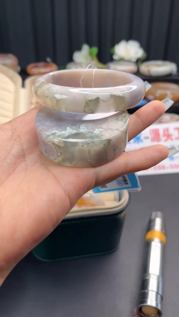 未镶嵌手镯石英质玉赠送镯心（58圈口）