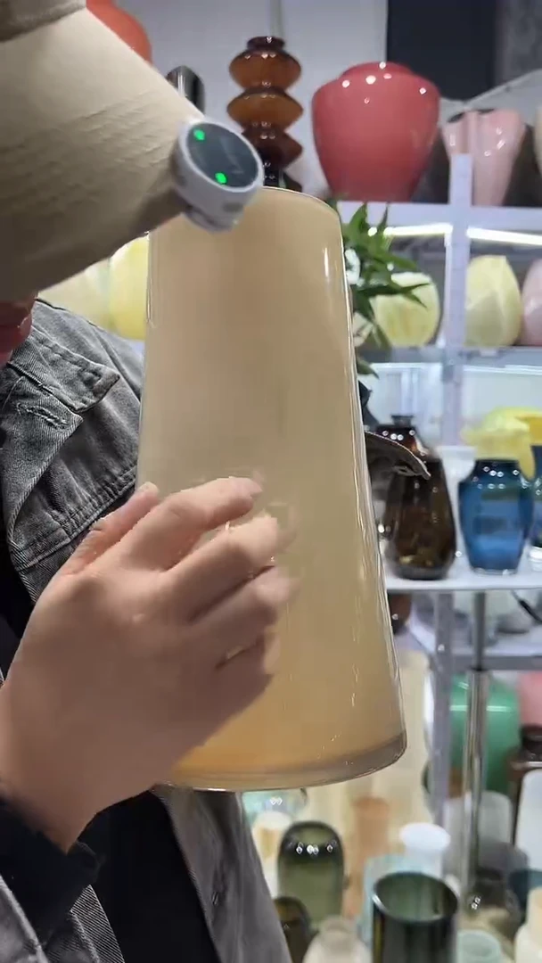 奶茶色花瓶微瑕介意勿拍