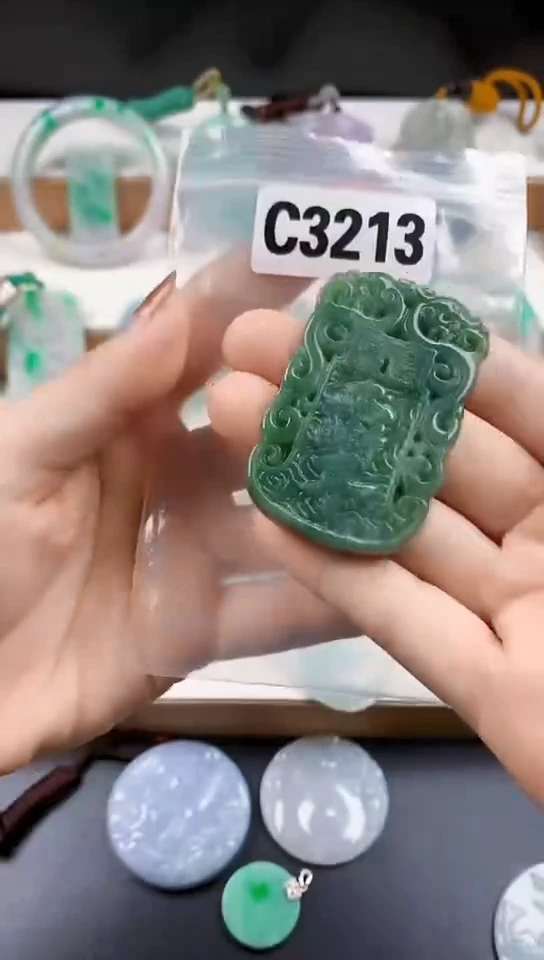 颈饰未镶嵌翡翠天然翡翠吊坠挂件