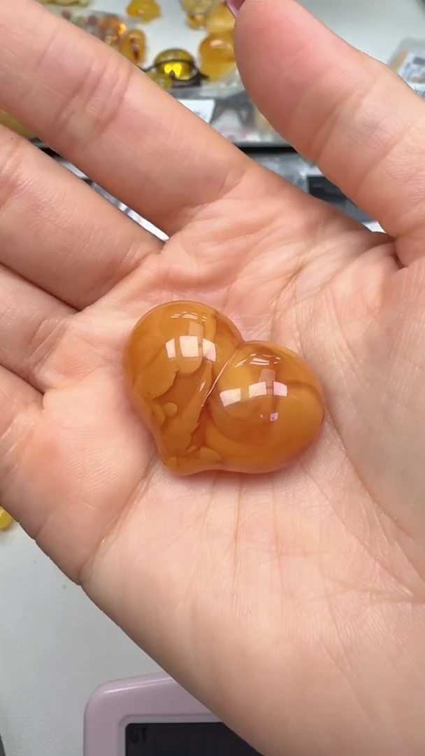 裸石琥珀未镶嵌如图