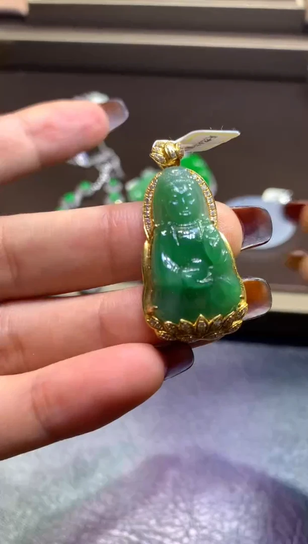 颈饰18K金镶嵌翡翠翡翠A货