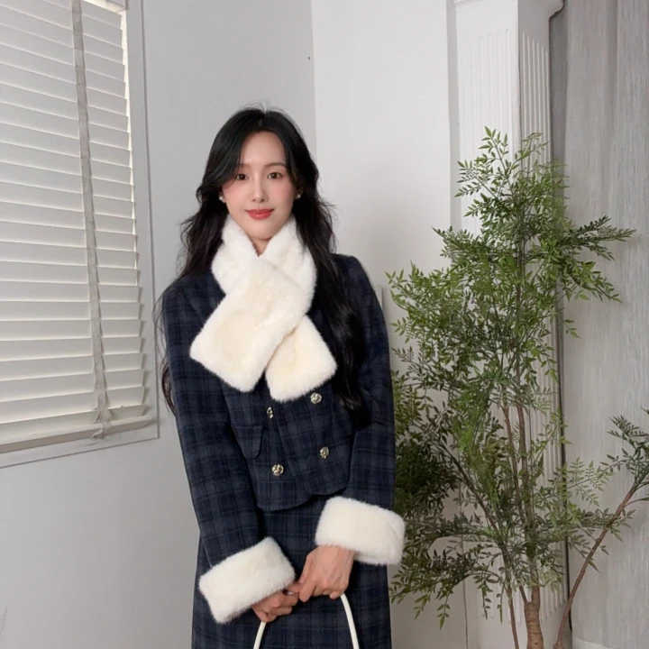 爱依服休闲风静奢风时尚套装冬季连衣裙毛呢格子女装加绒