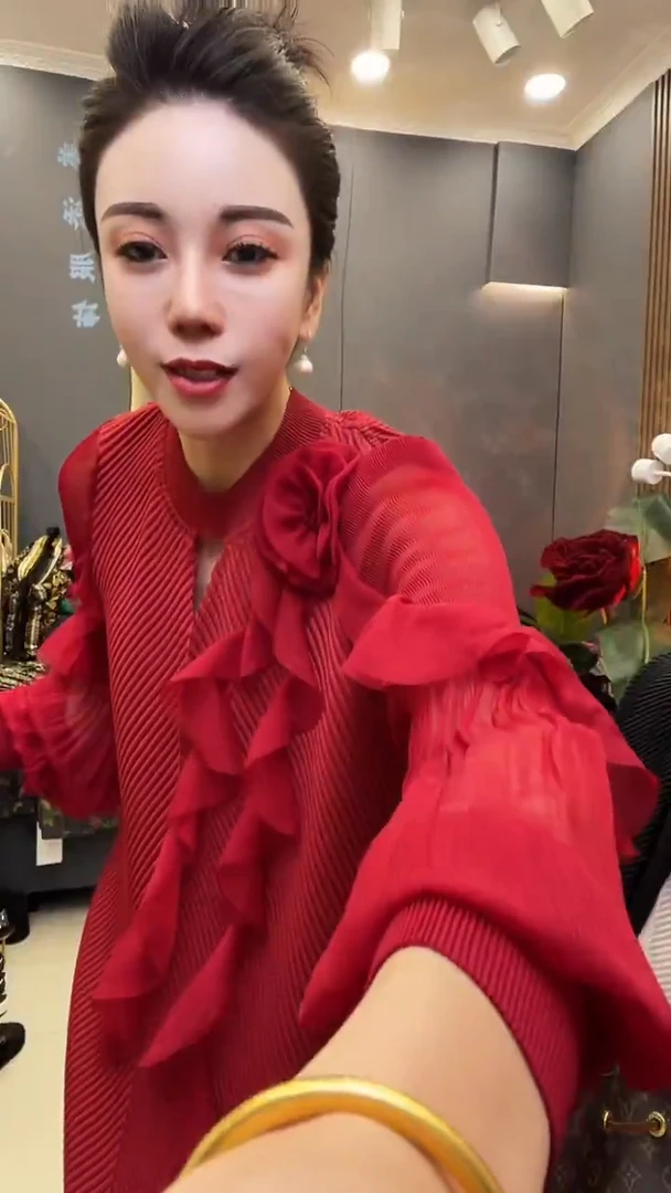 聚酯纤维（涤纶）红色 玫瑰花裙