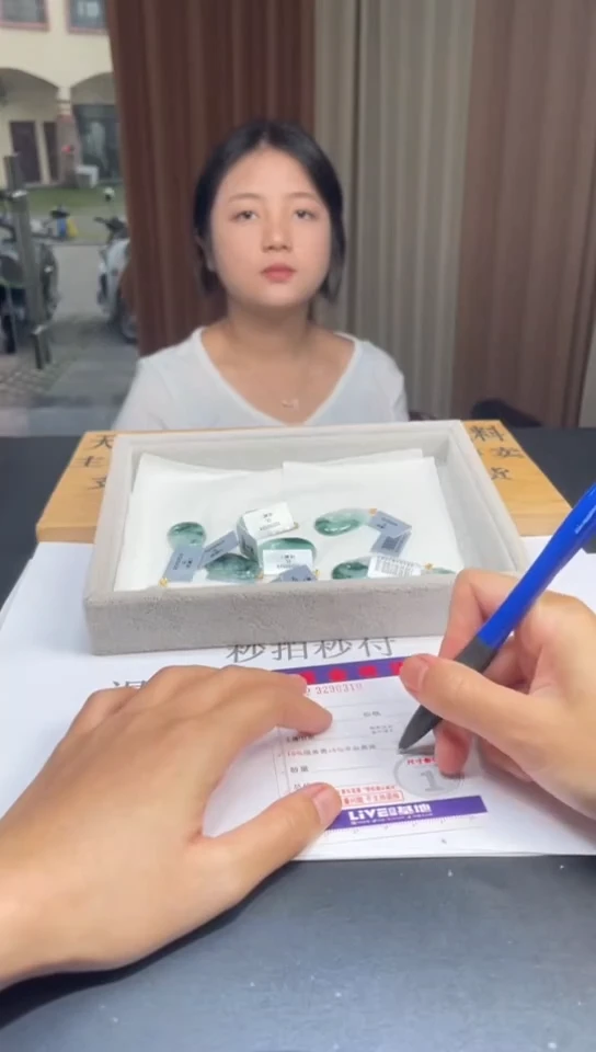 翡翠挂件18K金镶嵌多样性发其一拍一发一完美度90%0310