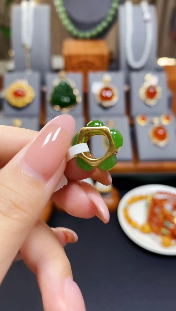 颈饰银S925镶嵌和田玉碧玉吊坠