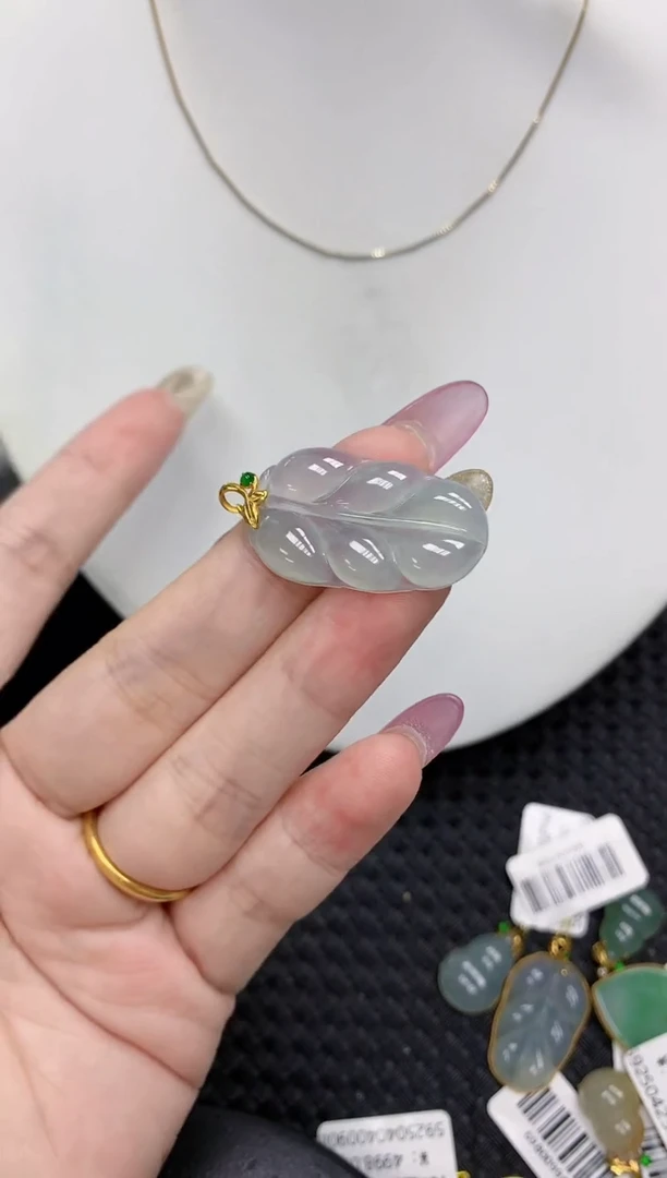 翡翠18K金镶嵌颈饰111111111
