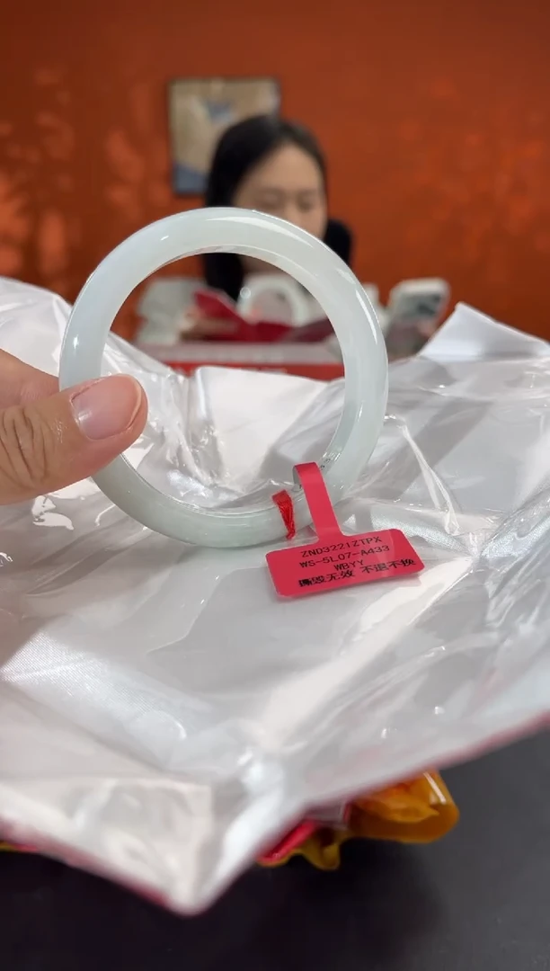 未镶嵌手镯翡翠4    58.8