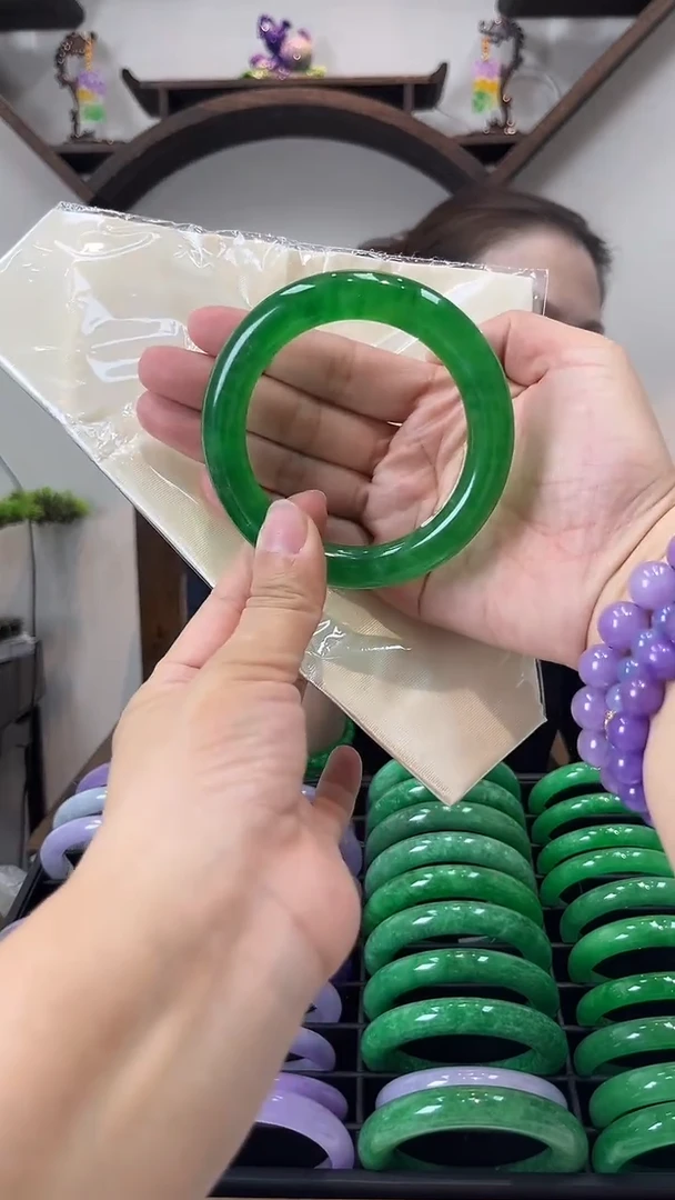 【闪购商品】砖雕a16 冰辣阳绿手镯 圈口54-60