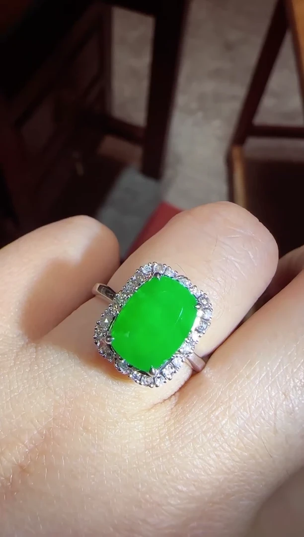 【闪购商品】翡翠戒指18K金镶嵌方糖