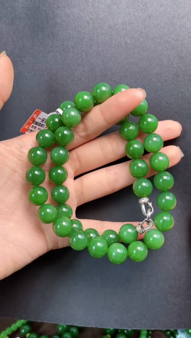 项链18K金镶嵌和田玉收藏级阳绿项链