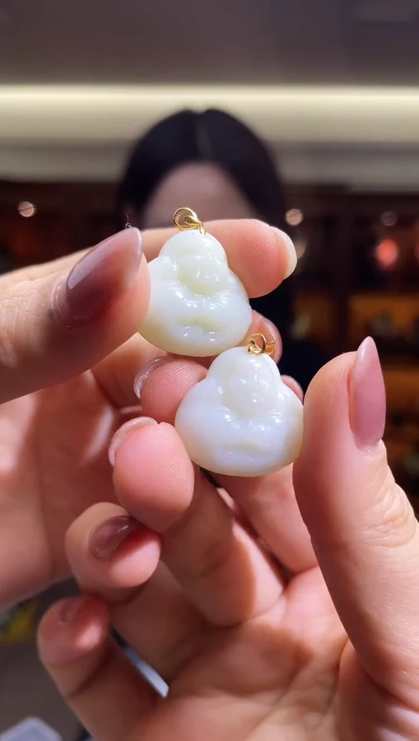 颈饰18K金镶嵌和田玉（多样性发一件）