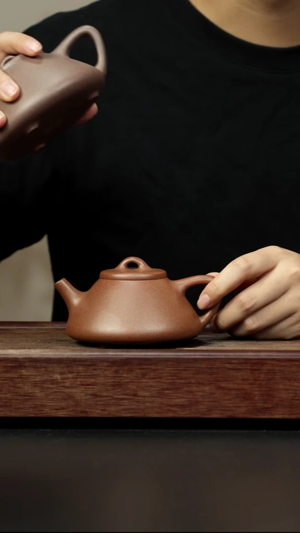 紫砂茶壶桃花泥 子冶石瓢红色