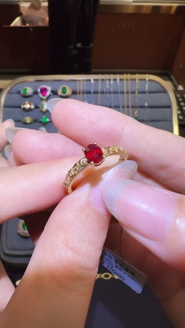18K金镶嵌戒指红宝石0.66ct