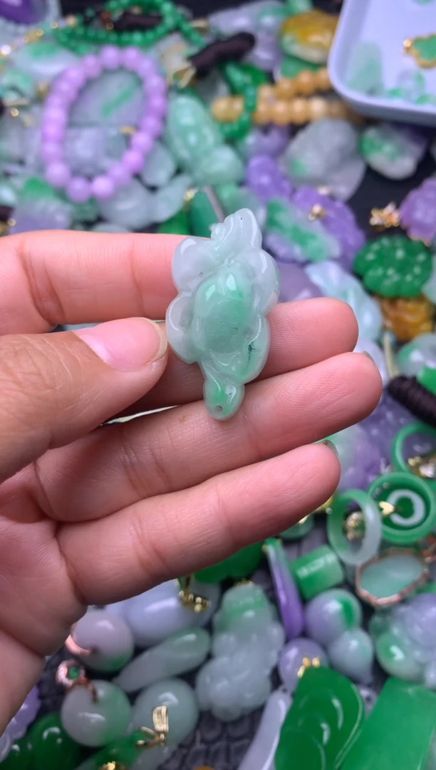 颈饰未镶嵌翡翠缅甸翡翠吊坠