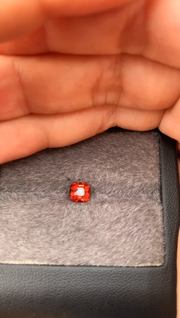 未镶嵌裸石定制尖晶石枕型 焦糖色调 1ct+