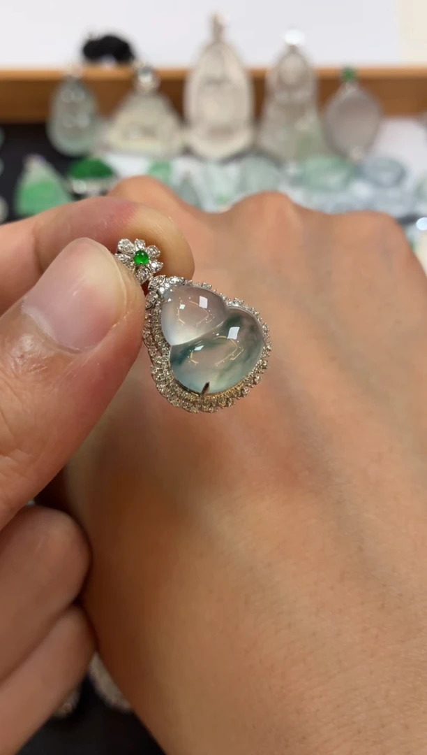 吊坠(不含链)18K金镶嵌翡翠葫芦