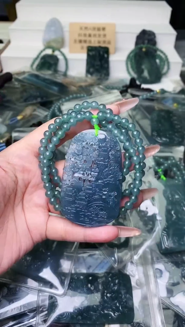 颈饰未镶嵌翡翠