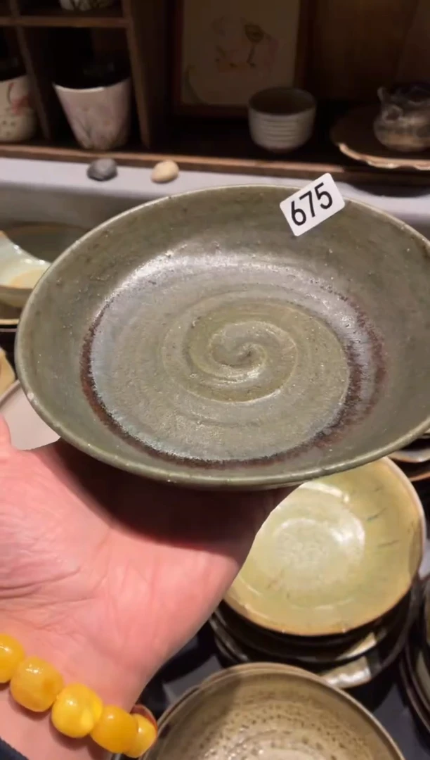 瓷片熊*呀675微瑕粗陶绿色锅盘1个