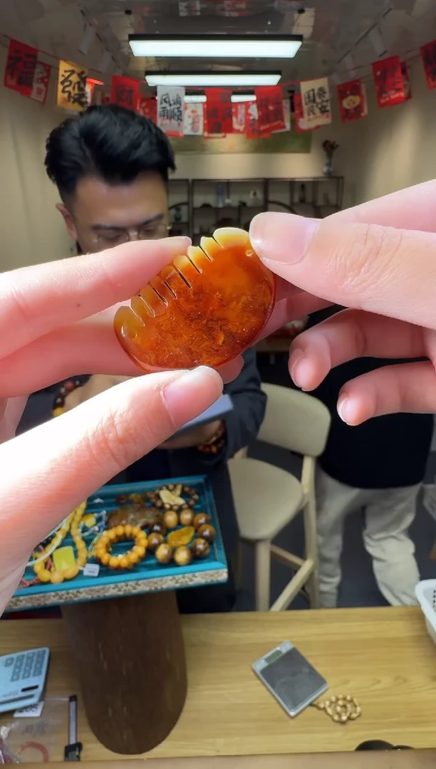 琥珀吊坠(赠链)未镶嵌多样性发一件 335